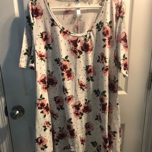 BOGO/50 LuLaRoe Floral Perfect Tee